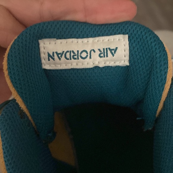 Worn twice!  Great condition.  6.5Y Size - Picture 7 of 7